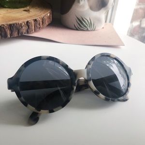 Illesteva Sophia Tortoise Shell Round Glasses